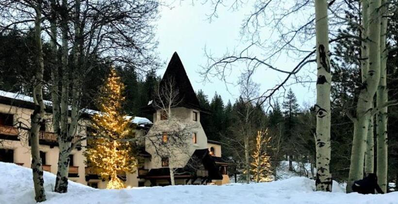 فندق Getaways At Olympic Village Inn