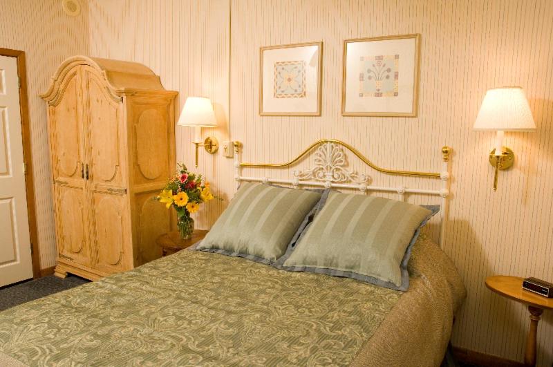 酒店 Getaways At Olympic Village Inn