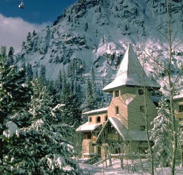 فندق Getaways At Olympic Village Inn