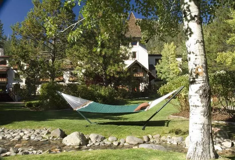 ホテル Getaways At Olympic Village Inn