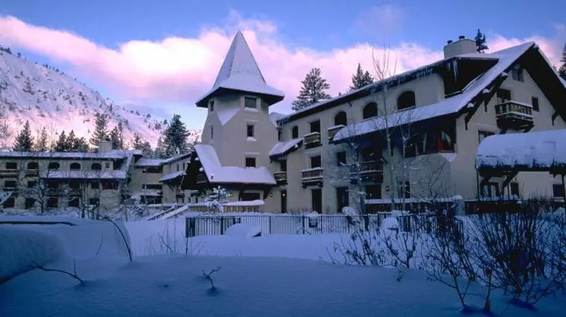 ホテル Getaways At Olympic Village Inn