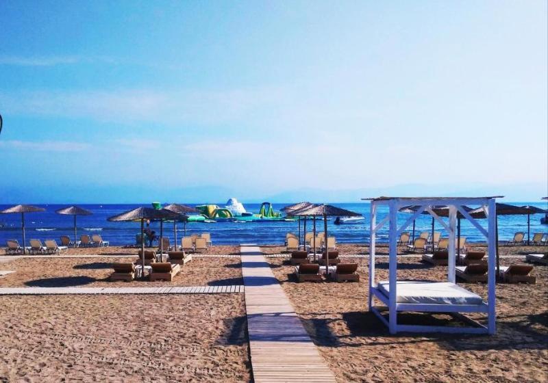 בית מלון כפרי Olive Grove Beachfront