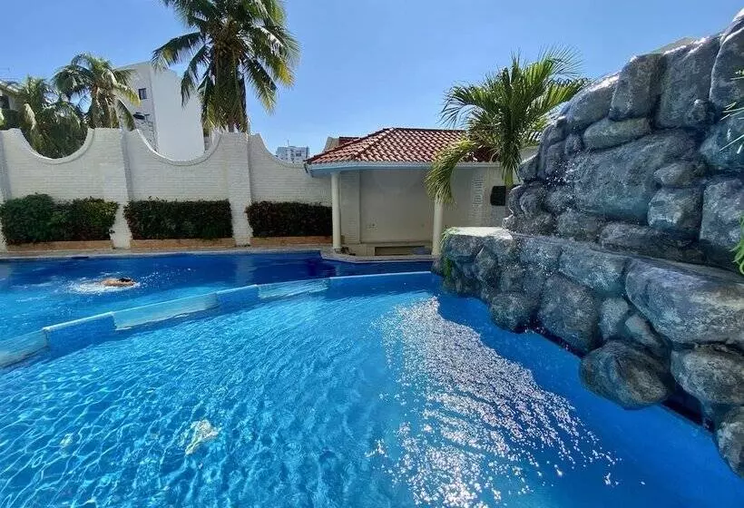 Hotelli Playa De Oro   Enfrente De Wtc Y Plazas Comerciales