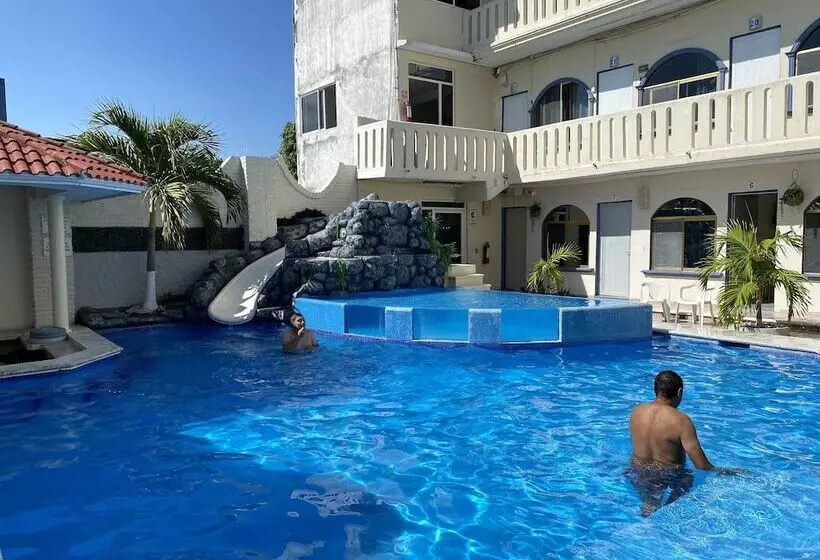 Hotelli Playa De Oro   Enfrente De Wtc Y Plazas Comerciales