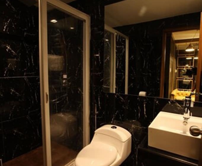 فندق Victoria Court Escarpment   Pasig