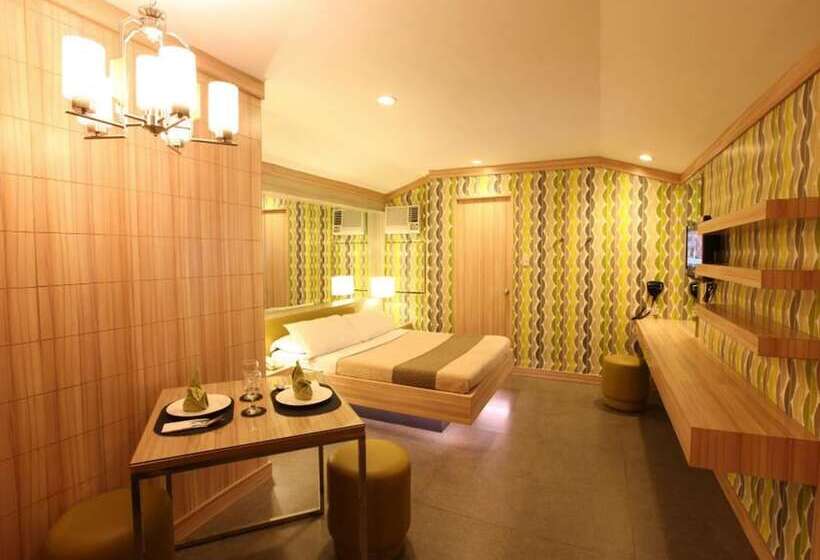 فندق Victoria Court Escarpment   Pasig