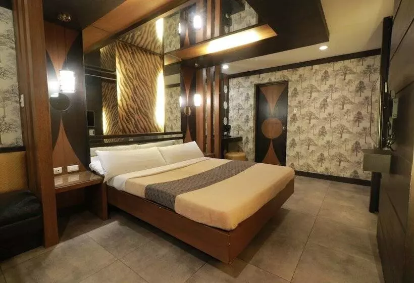 ホテル Victoria Court Escarpment Pasig