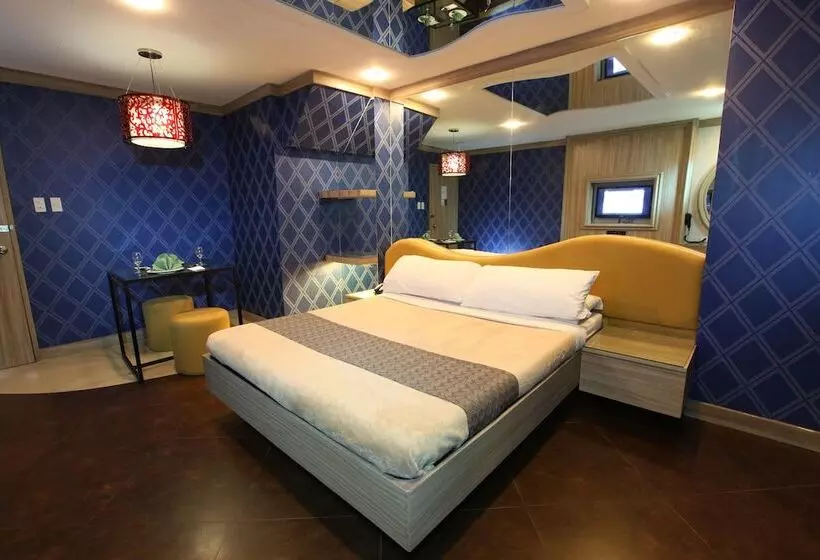 ホテル Victoria Court Escarpment Pasig