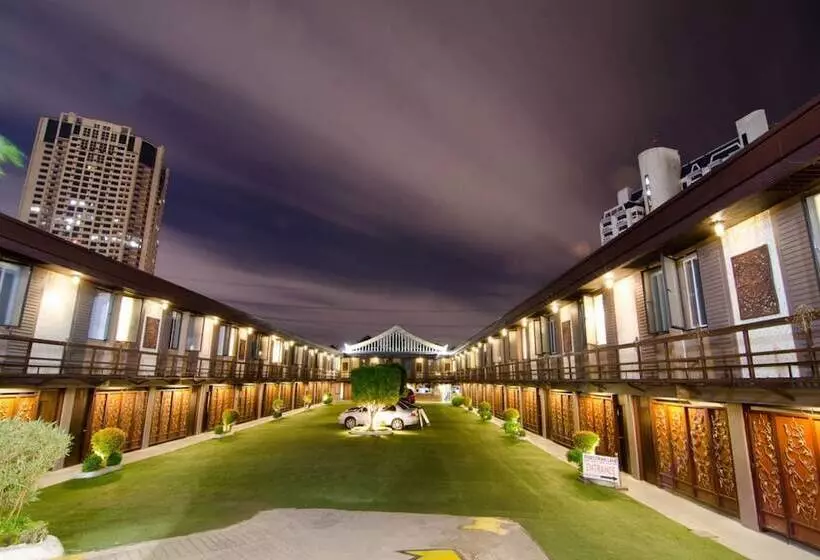 ホテル Victoria Court Escarpment Pasig
