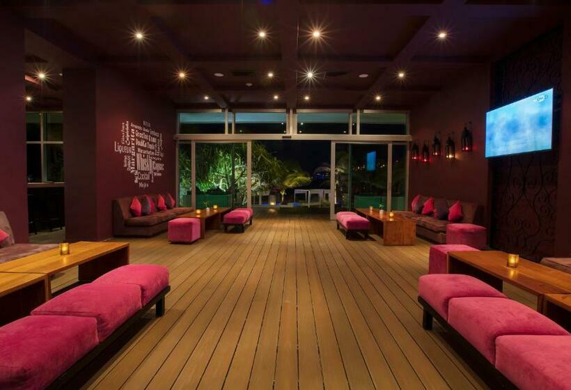 渡假胜地  Altitude at Krystal Grand Cancun - All Inclusive