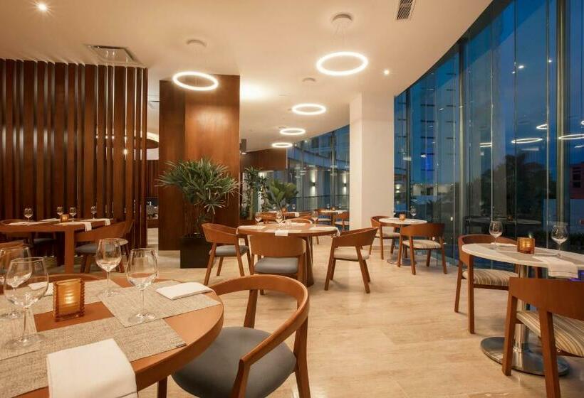 渡假胜地  Altitude at Krystal Grand Cancun - All Inclusive