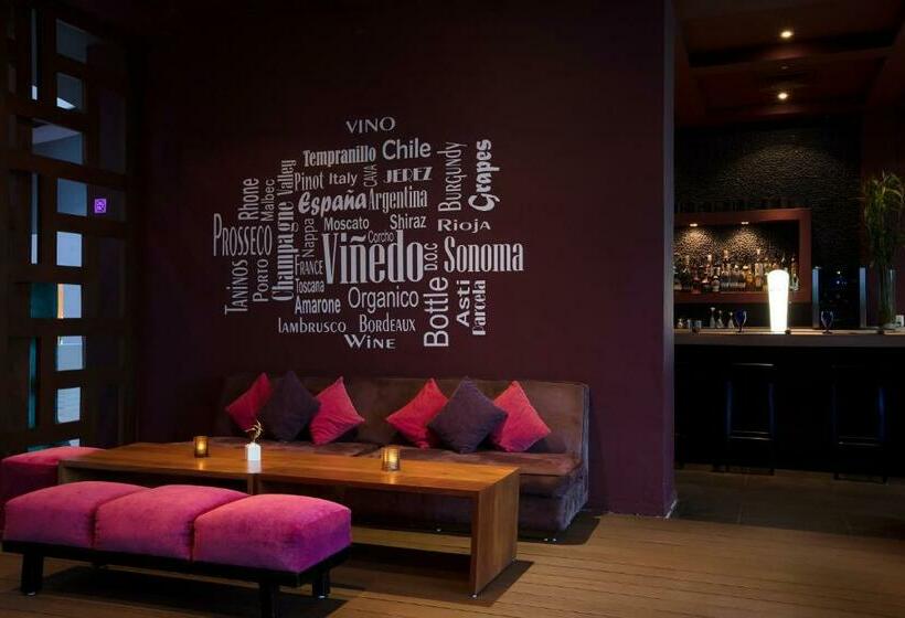 渡假胜地  Altitude at Krystal Grand Cancun - All Inclusive