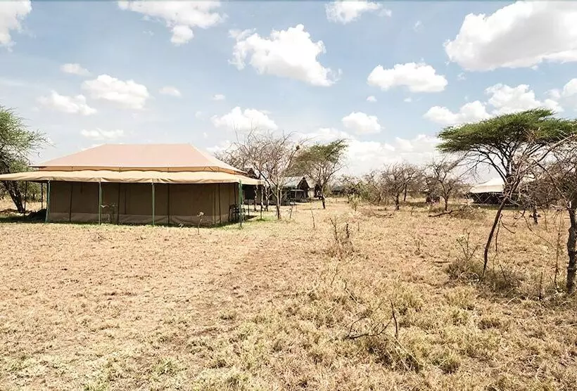 استراحتگاه Serengeti Wild Camps