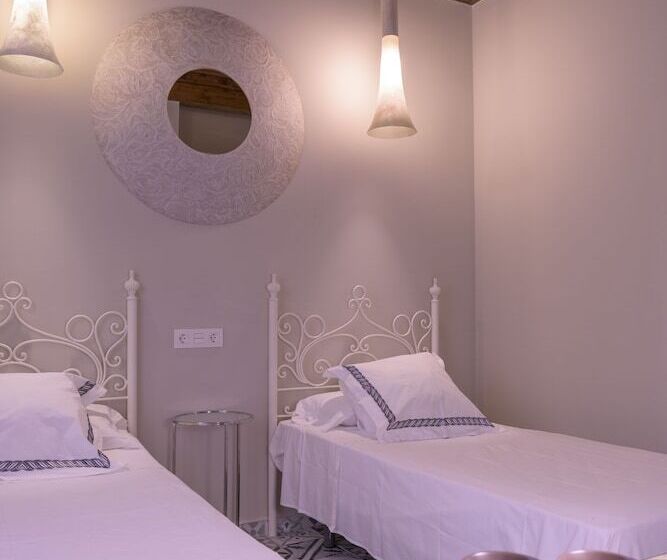 هتل Alojamiento Con Encanto La Luna En El Alba