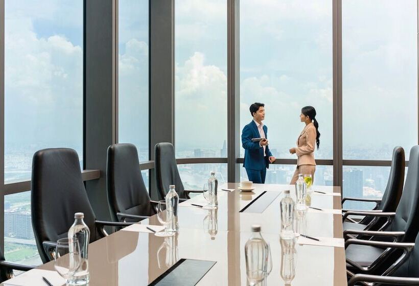 Отель Vinpearl Landmark 81 Autograph Collection