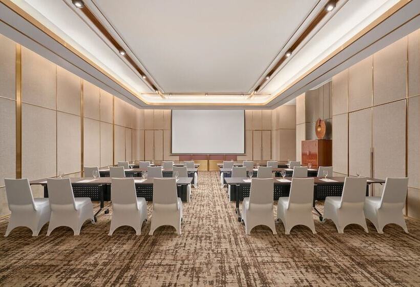 Отель Vinpearl Landmark 81 Autograph Collection