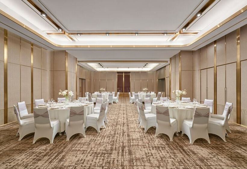 Отель Vinpearl Landmark 81 Autograph Collection