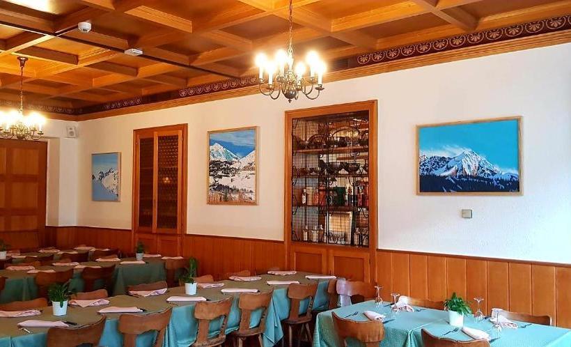 Hostel Des Alpes   Restaurant & Pizzeria