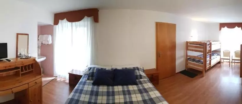 Retkeilymaja Des Alpes   Restaurant & Pizzeria