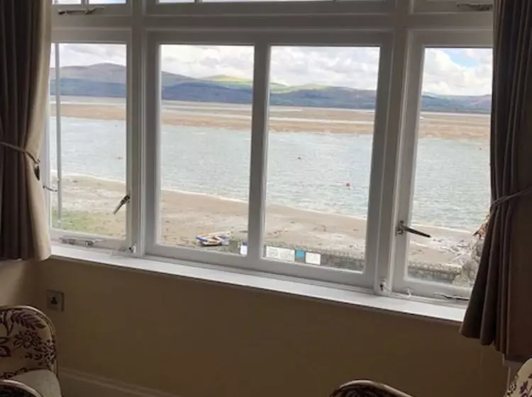 ユースホステル Dovey Inn