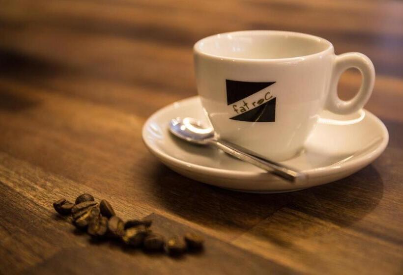 호스텔 The Oak House