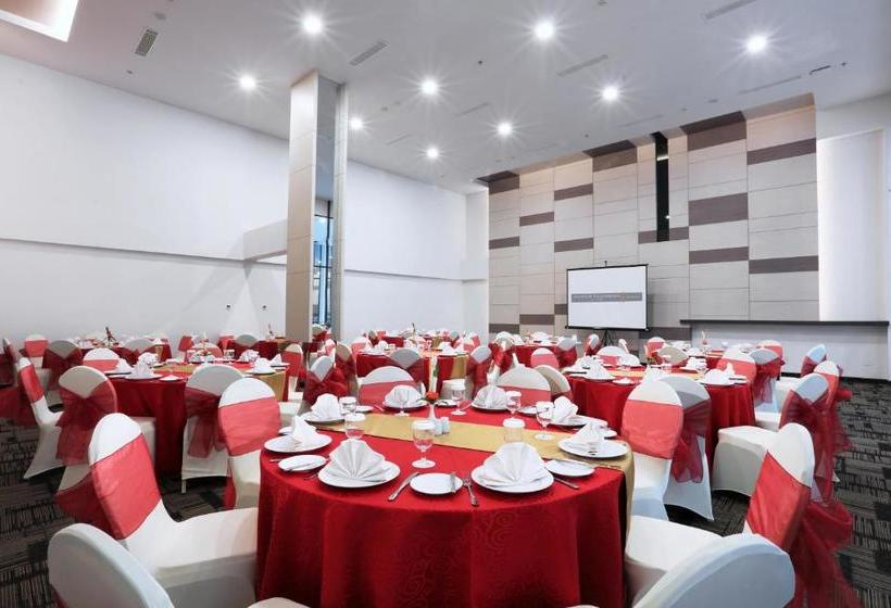 Hotel Harper Palembang By Aston