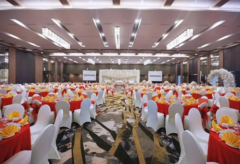 Hotelli Harper Palembang By Aston