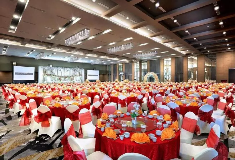 Hotelli Harper Palembang By Aston