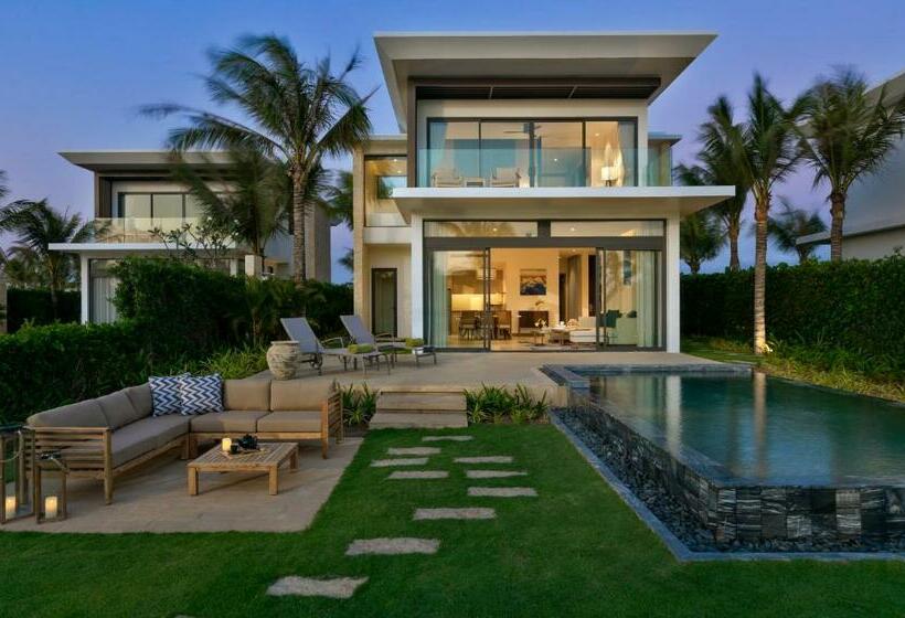 בית מלון כפרי Melia Ho Tram Beach Resort