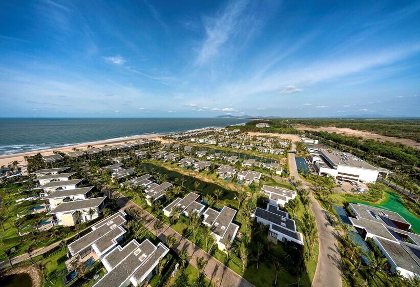 בית מלון כפרי Melia Ho Tram Beach Resort