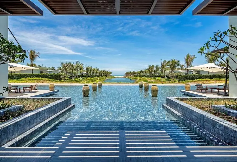 هتل Melia Ho Tram Beach Resort