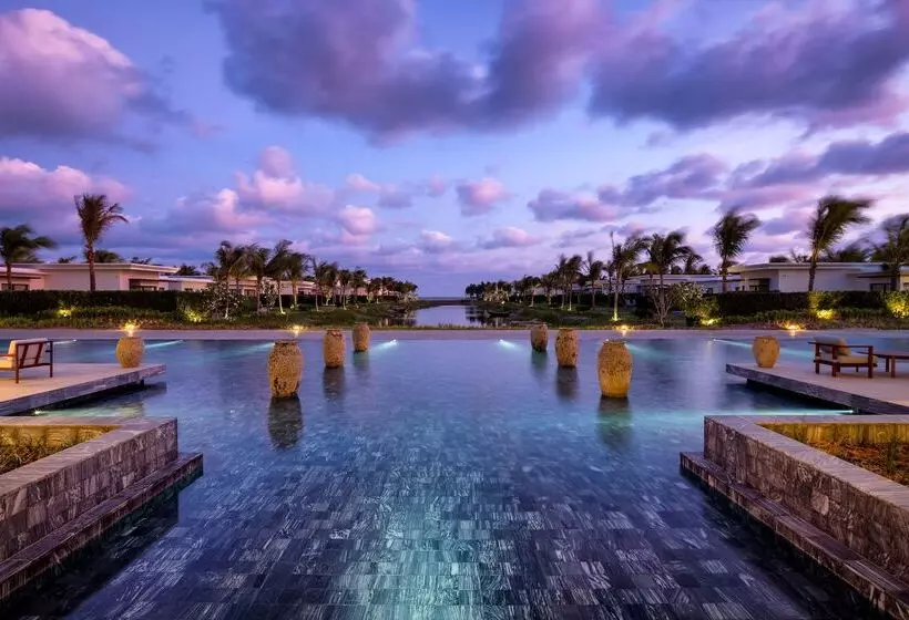 هتل Melia Ho Tram Beach Resort
