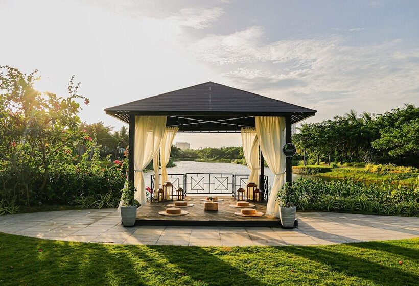 בית מלון כפרי Melia Ho Tram Beach Resort