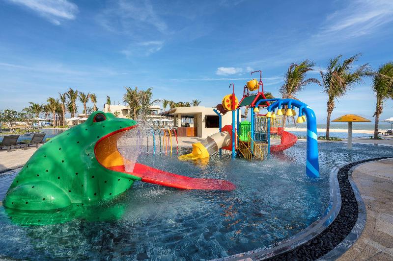 בית מלון כפרי Melia Ho Tram Beach Resort