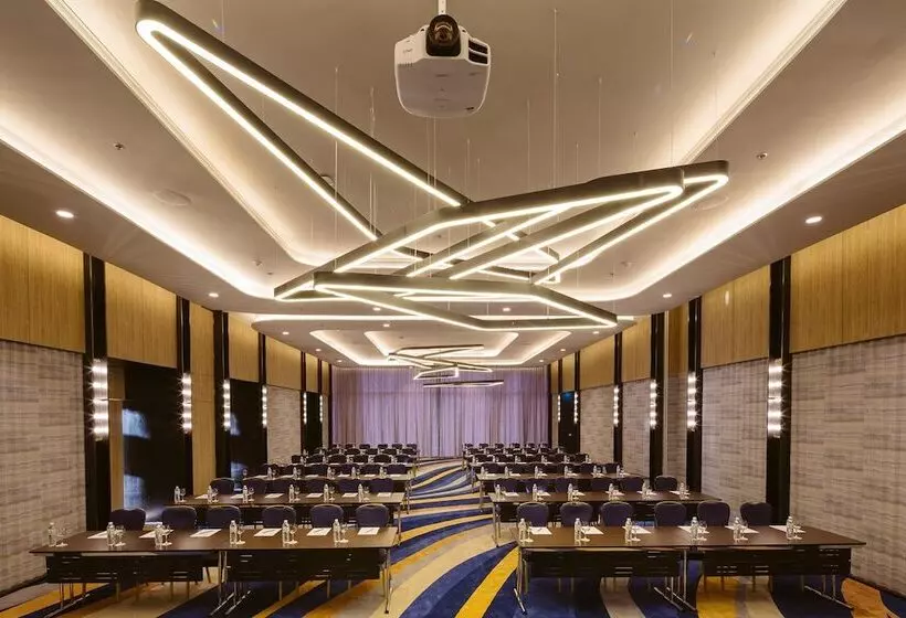 Hotelli Modena By Fraser Buriram