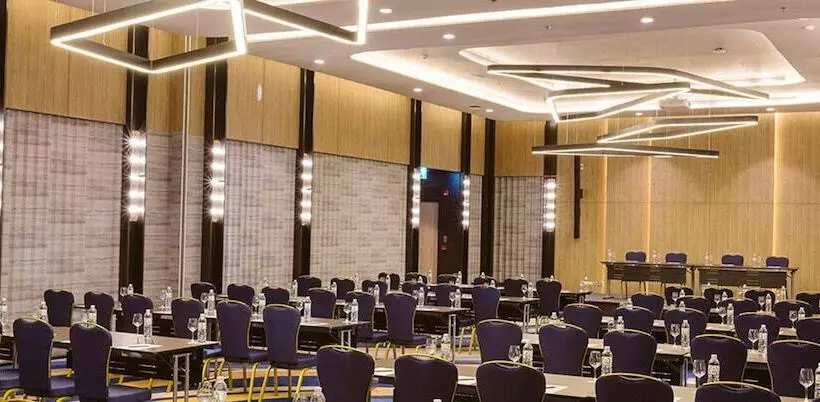 Hotelli Modena By Fraser Buriram