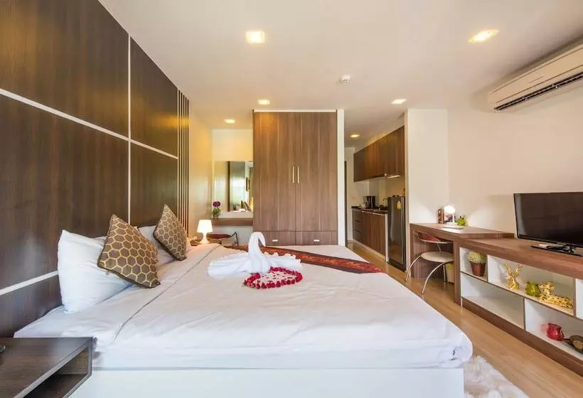 Hotelli Nice Bangtao Beach