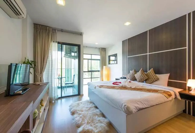 Hotelli Nice Bangtao Beach