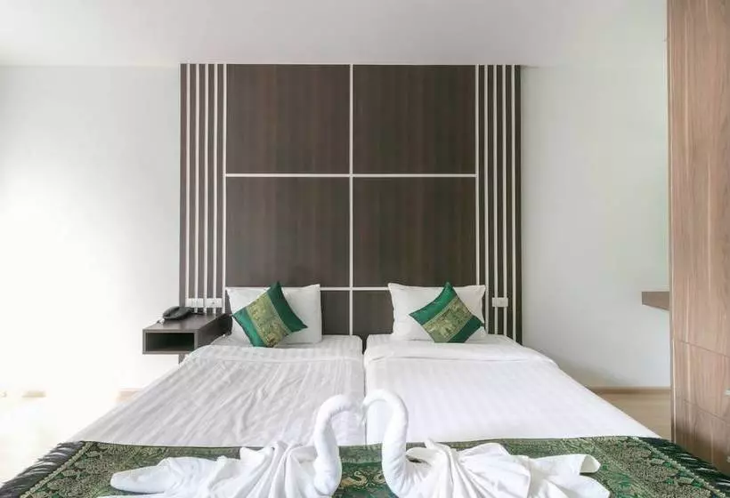 Hotelli Nice Bangtao Beach