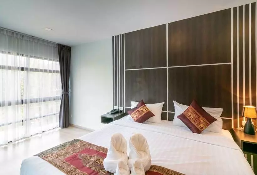 Hotelli Nice Bangtao Beach