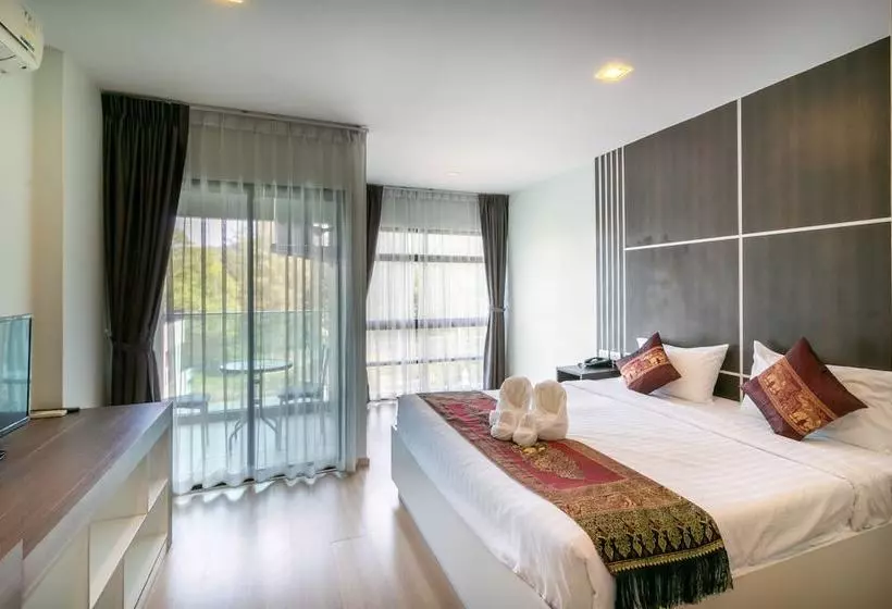 Hotelli Nice Bangtao Beach