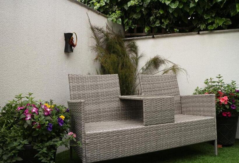 بنسيون Bronte Guest House