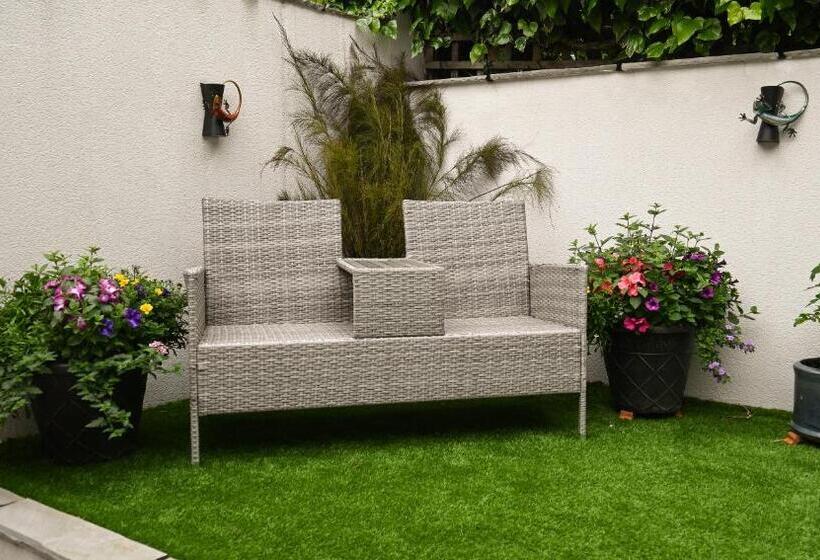 بنسيون Bronte Guest House