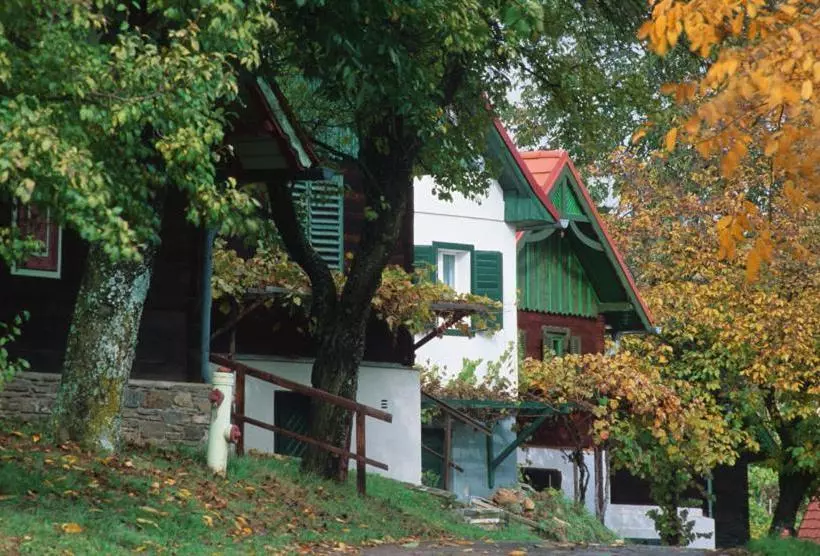 Majatalo Gasthof Hotel Zum Weinberg