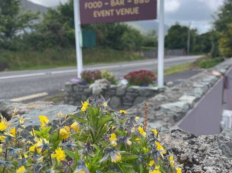 بنسيون Keanes Of Curraheen, Bar, Restaurant & Accommodation