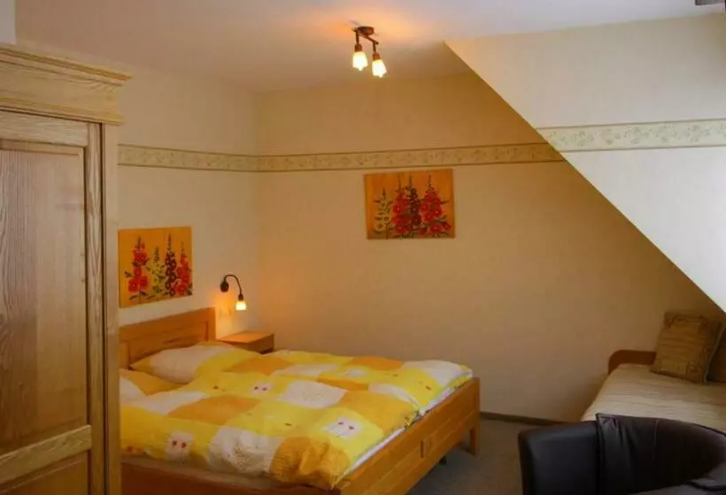 Majatalo Landhaus Zum Sorpetal