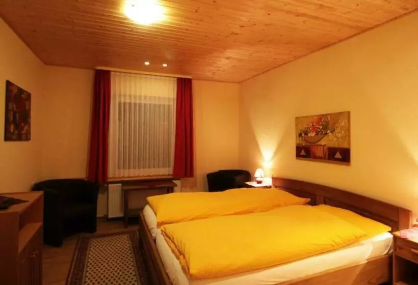 Majatalo Landhaus Zum Sorpetal