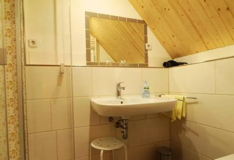 Majatalo Landhaus Zum Sorpetal