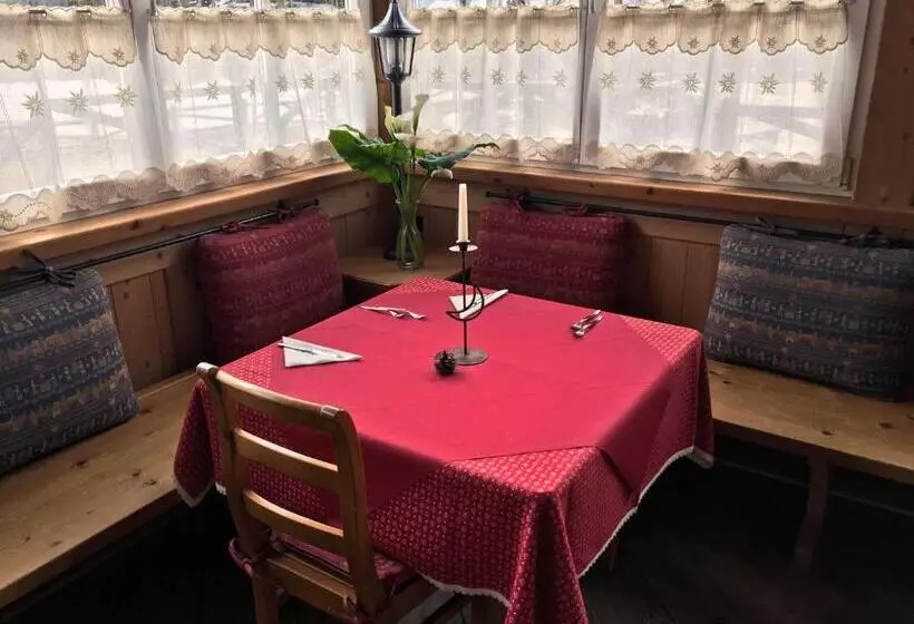 Retkeilymaja Rifugio Monti Pallidi