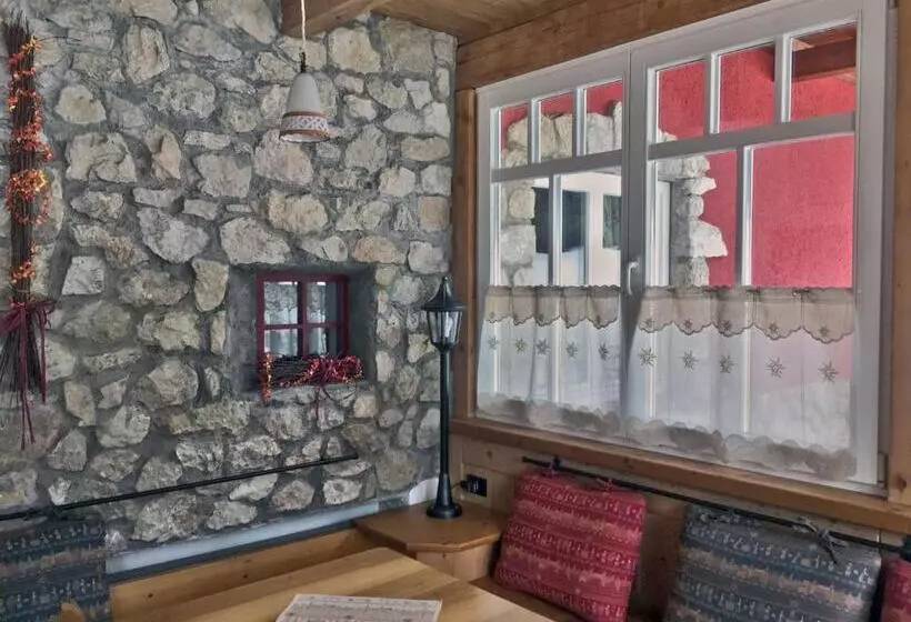 Retkeilymaja Rifugio Monti Pallidi